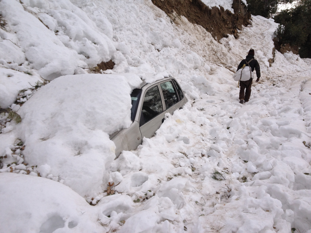 Car buried in heavy snowfall near Giri Camps in Kinnaur
