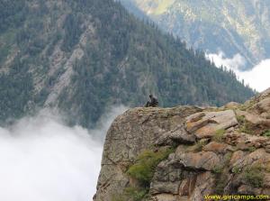 Relaxing on the way to Giri Camps